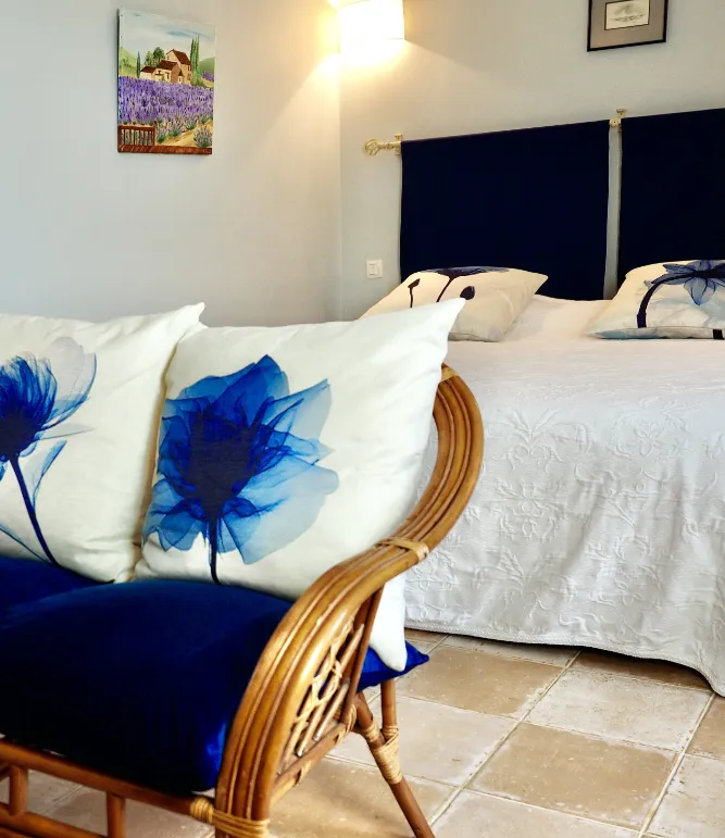 Pivoine Room Bed and Breakfast in Charente.