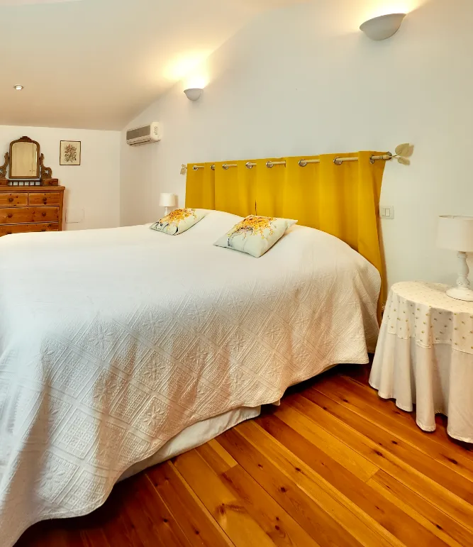 Ancolie Room bed and breakfast in Charente.