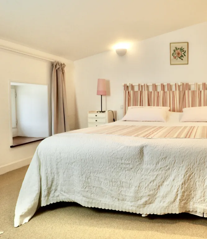 Iris Room Bed and Breakfast in Charente.