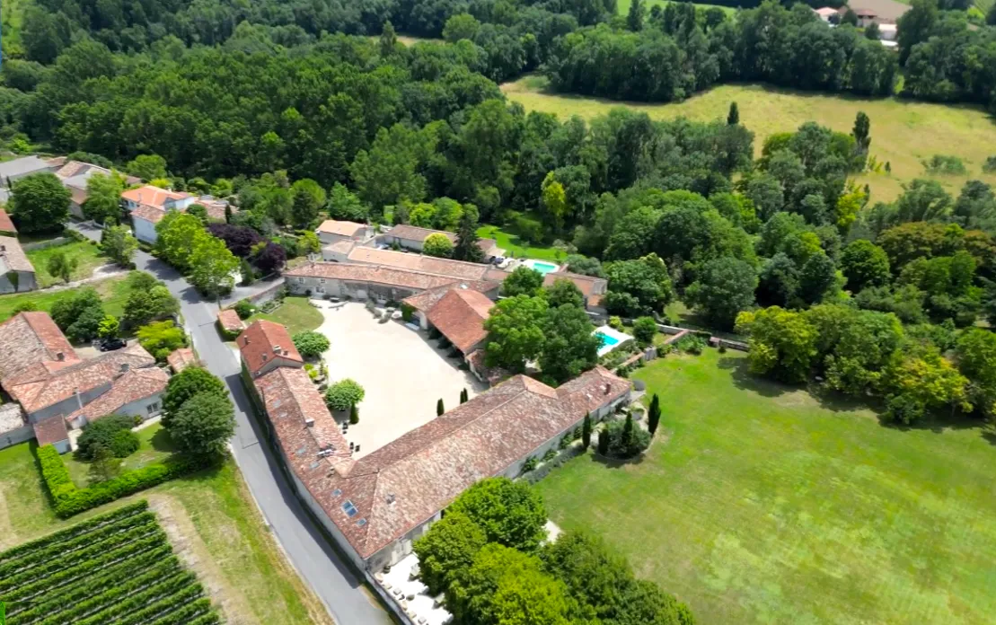 logis-du-paradis-criteuil-la-magdeleine-wedding-venue-barbezieux-saint-hilaire-logis-blanche/$a[1];?>