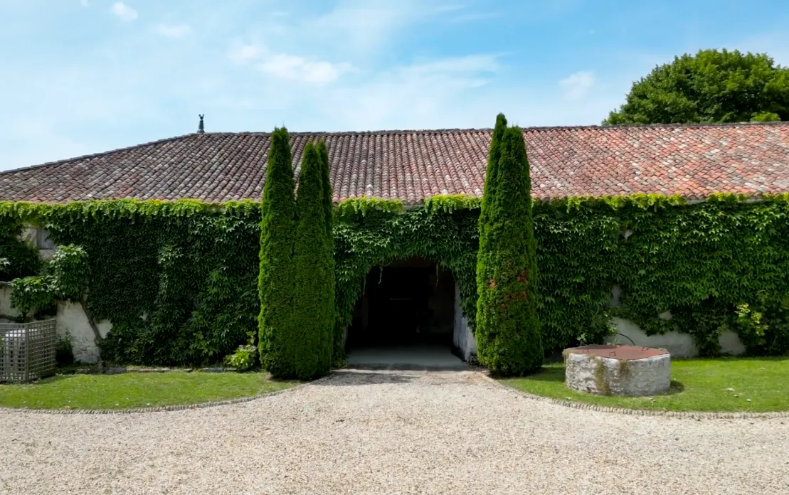 logis-du-paradis-criteuil-la-magdeleine-wedding-venue-barbezieux-saint-hilaire-logis-blanche/$a[1];?>