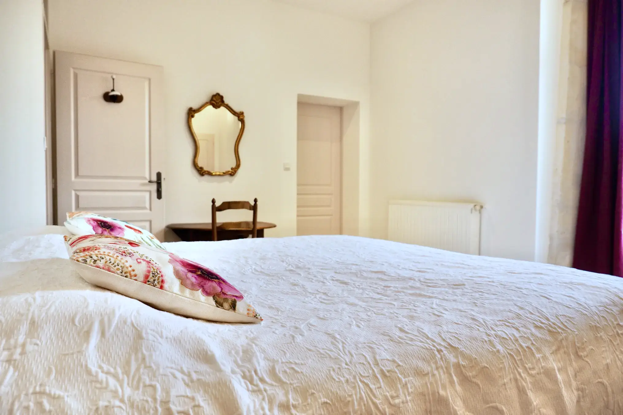 Iris Room Bed and Breakfast in Charente.