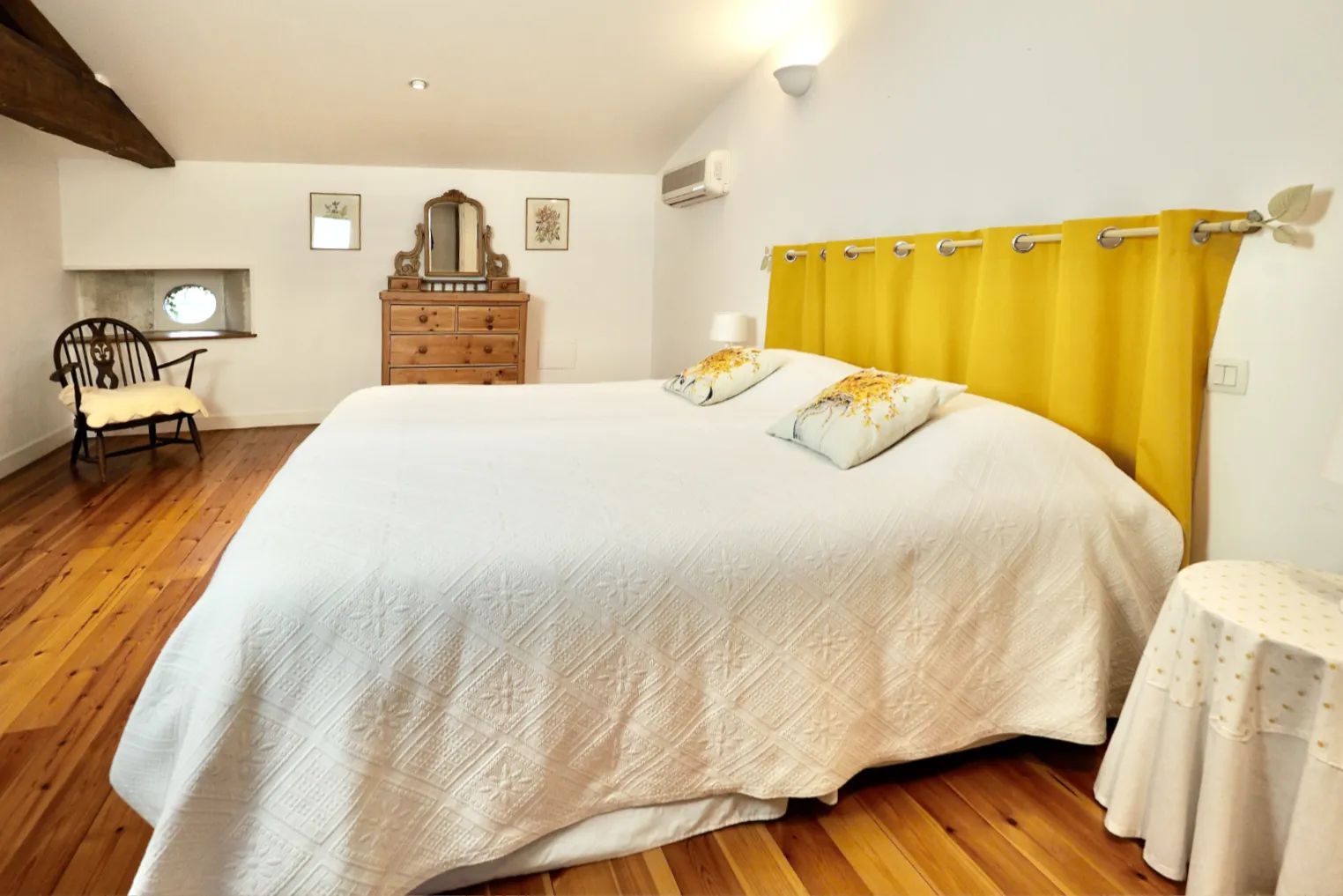 Capucine Room Bed and Breakfast in Charente.