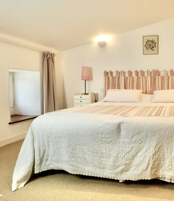 Ancolie Room bed and breakfast in Charente.